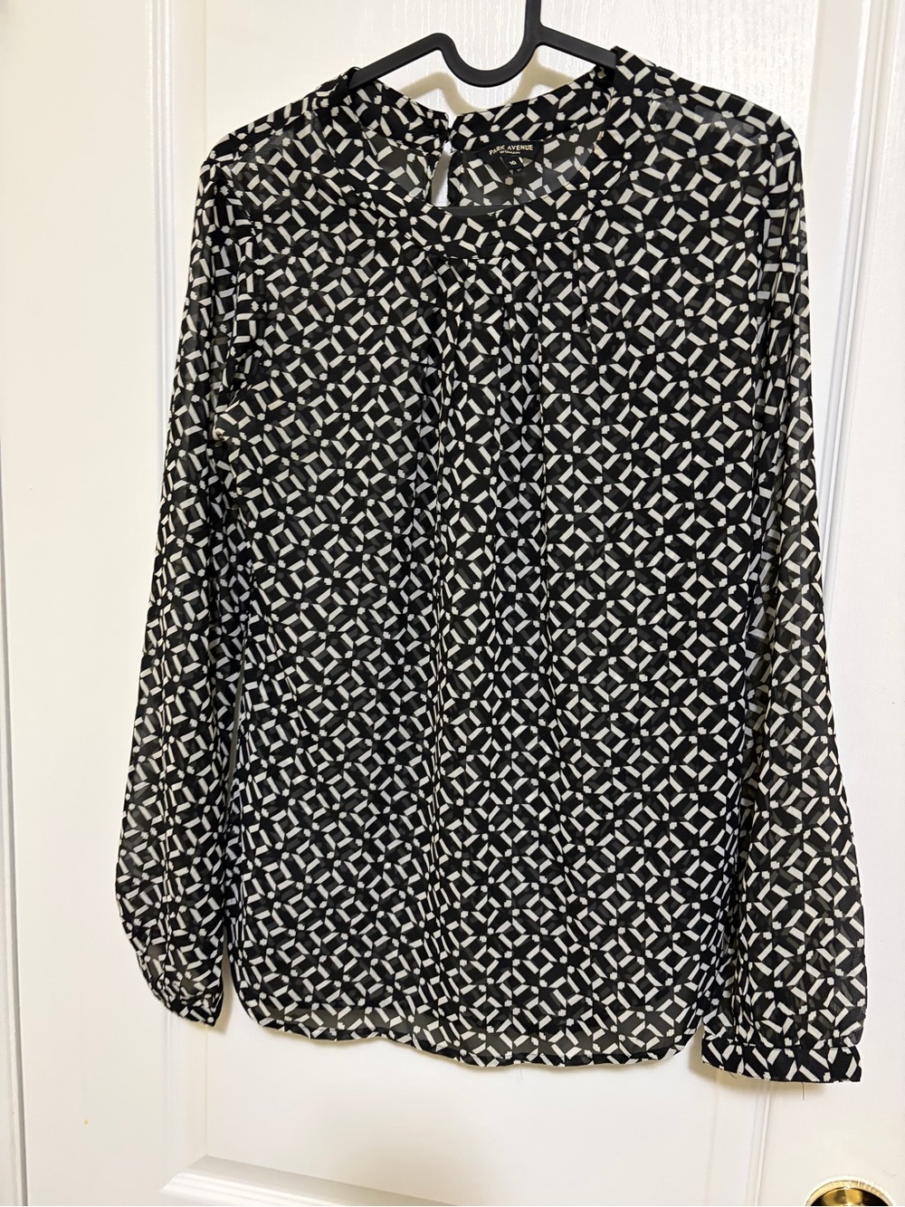 Black and White Geometric Print Blouse